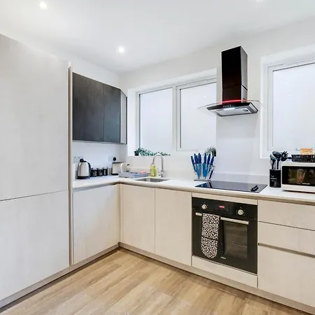 West Hendon Apartment Near Station With Parking - 360 Stays Exterior photo