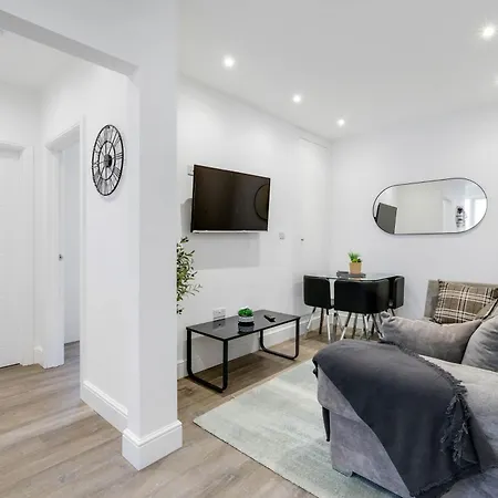 West Hendon Apartment Near Station With Parking - 360 Stays Exterior photo