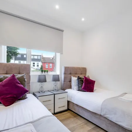 West Hendon Apartment Near Station With Parking - 360 Stays Exterior photo
