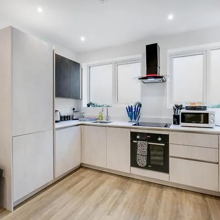West Hendon Apartment Near Station With Parking - 360 Stays Exterior photo