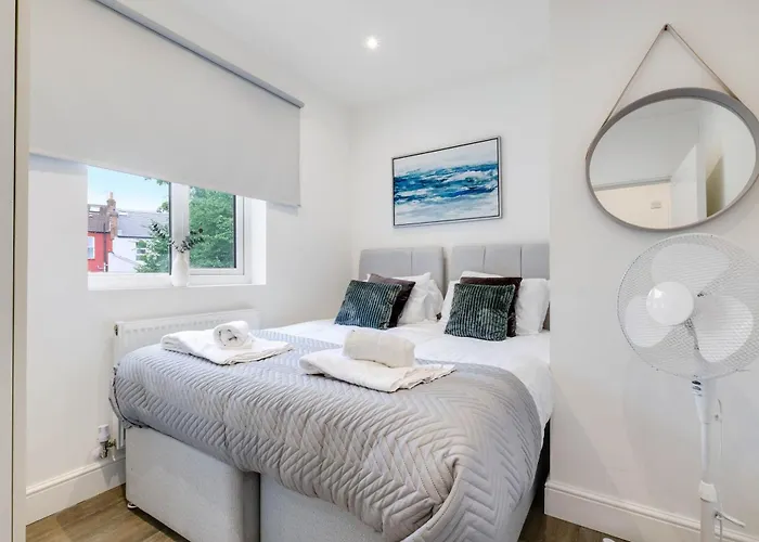 West Hendon Apartment Near Station With Parking - 360 Stays