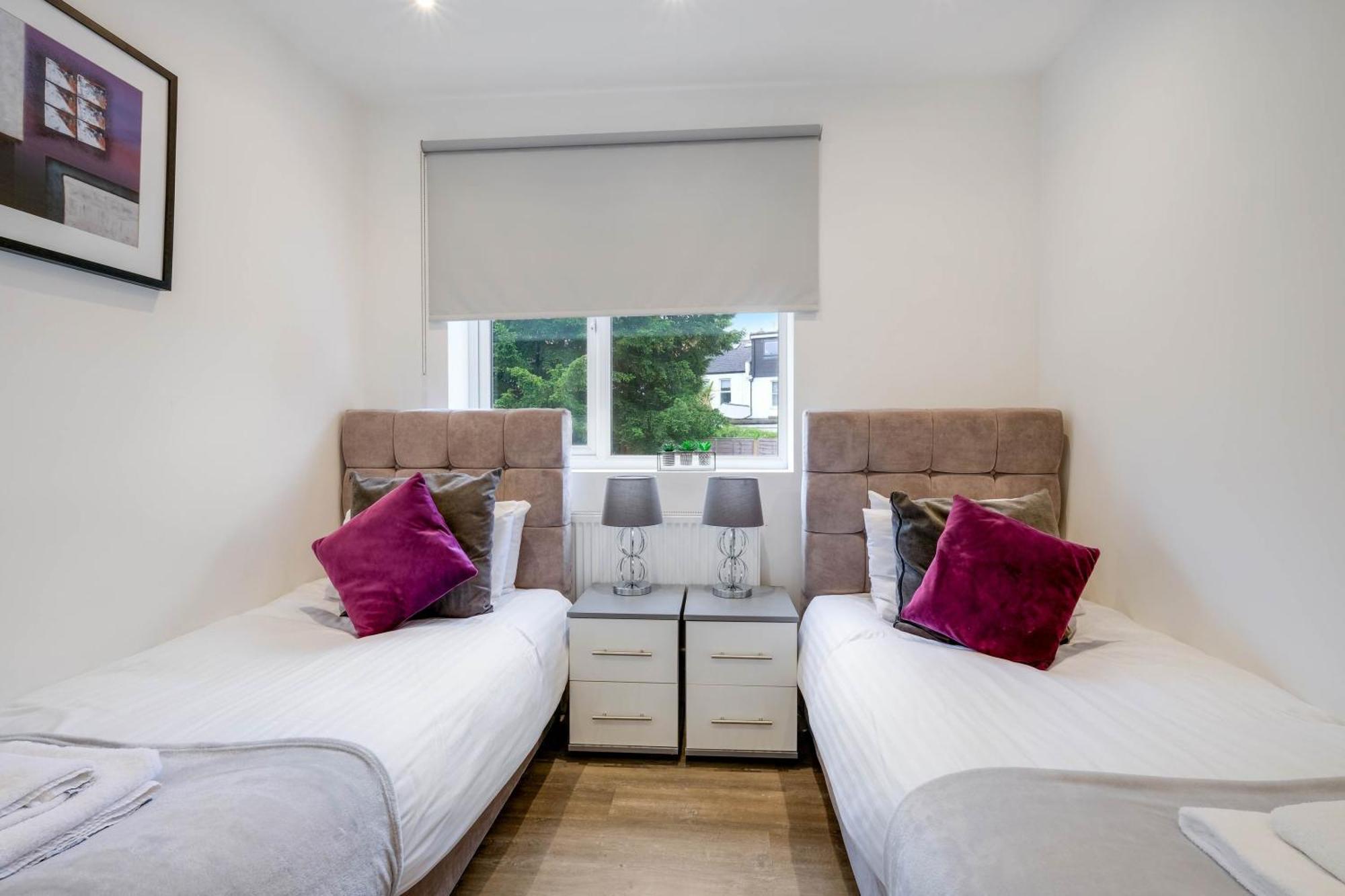 West Near Station With Parking - 360 Apartment Hendon