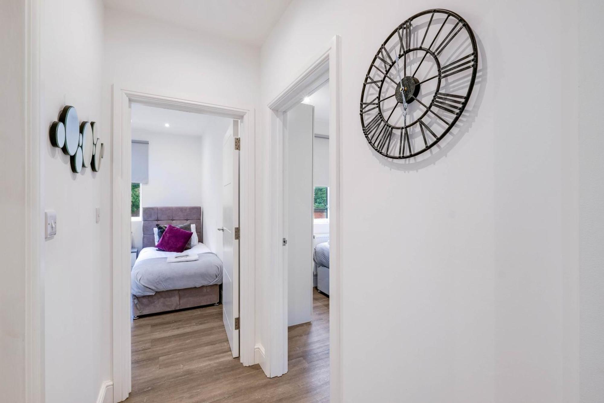 West Near Station With Parking - 360 * Hendon