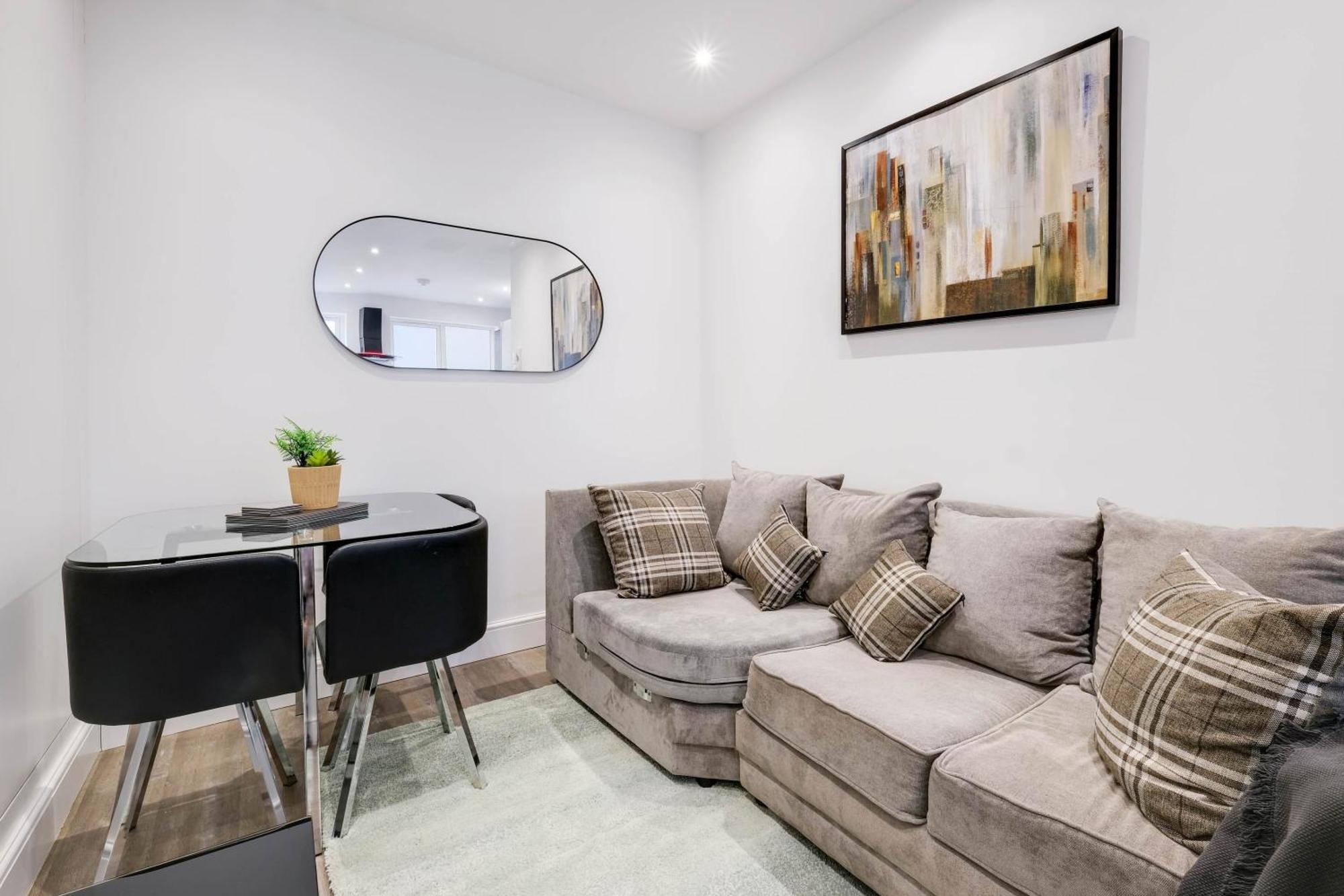 Apartment West Near Station With Parking - 360
