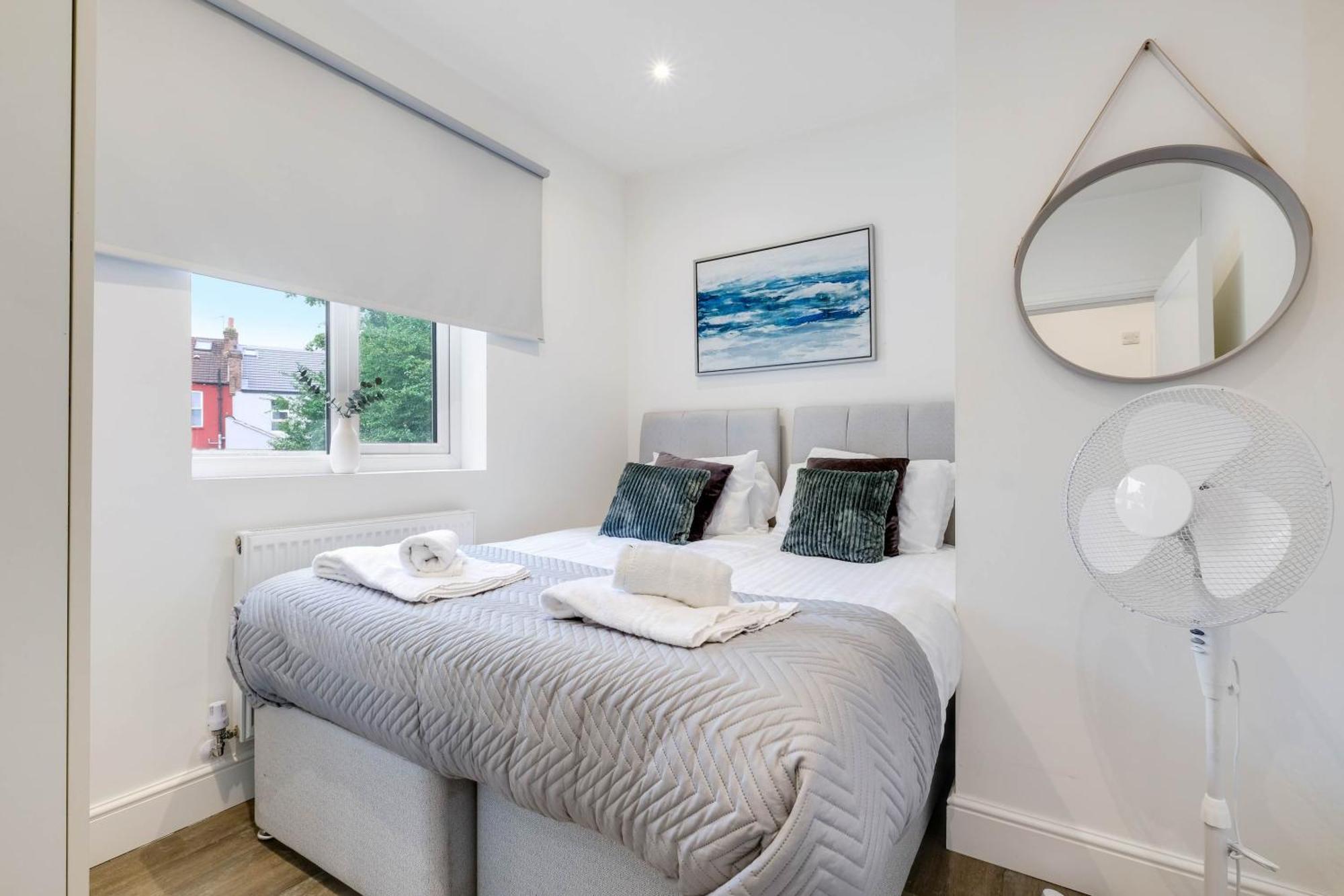 West Near Station With Parking - 360 Hendon