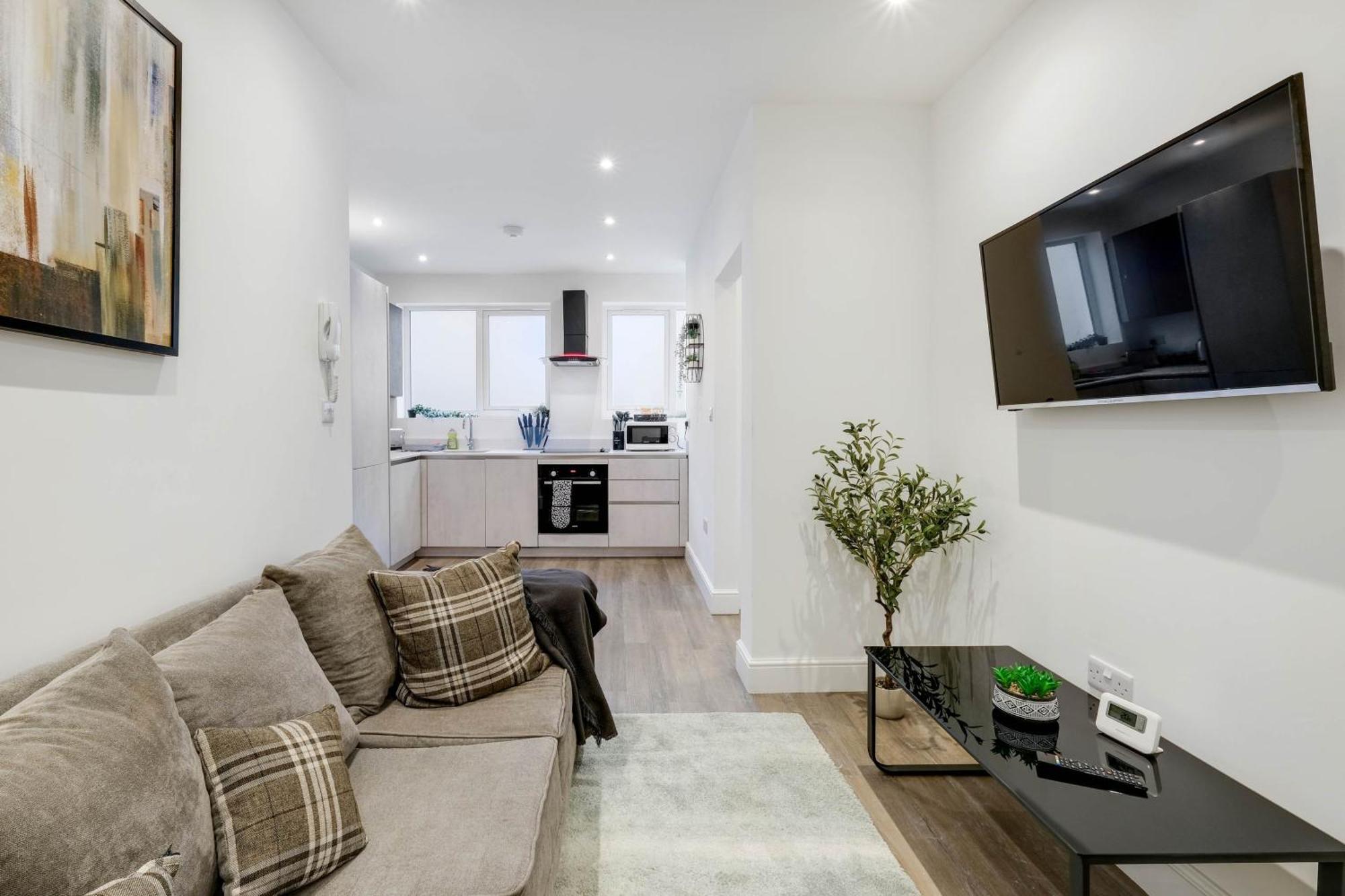 Apartment West Near Station With Parking - 360