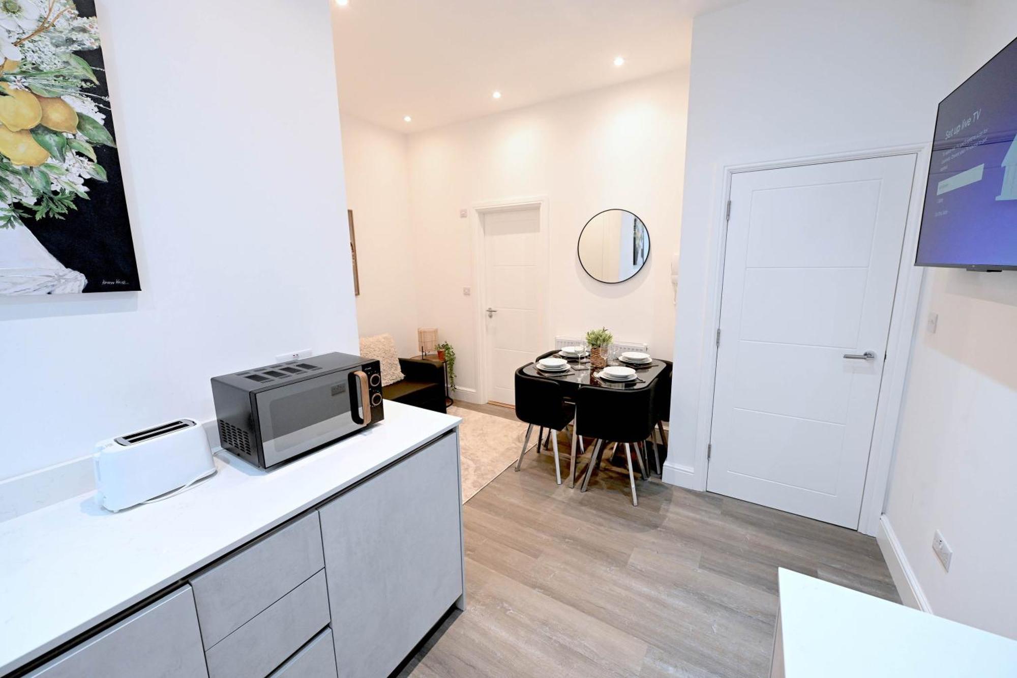 West Near Station With Parking - 360 Hendon