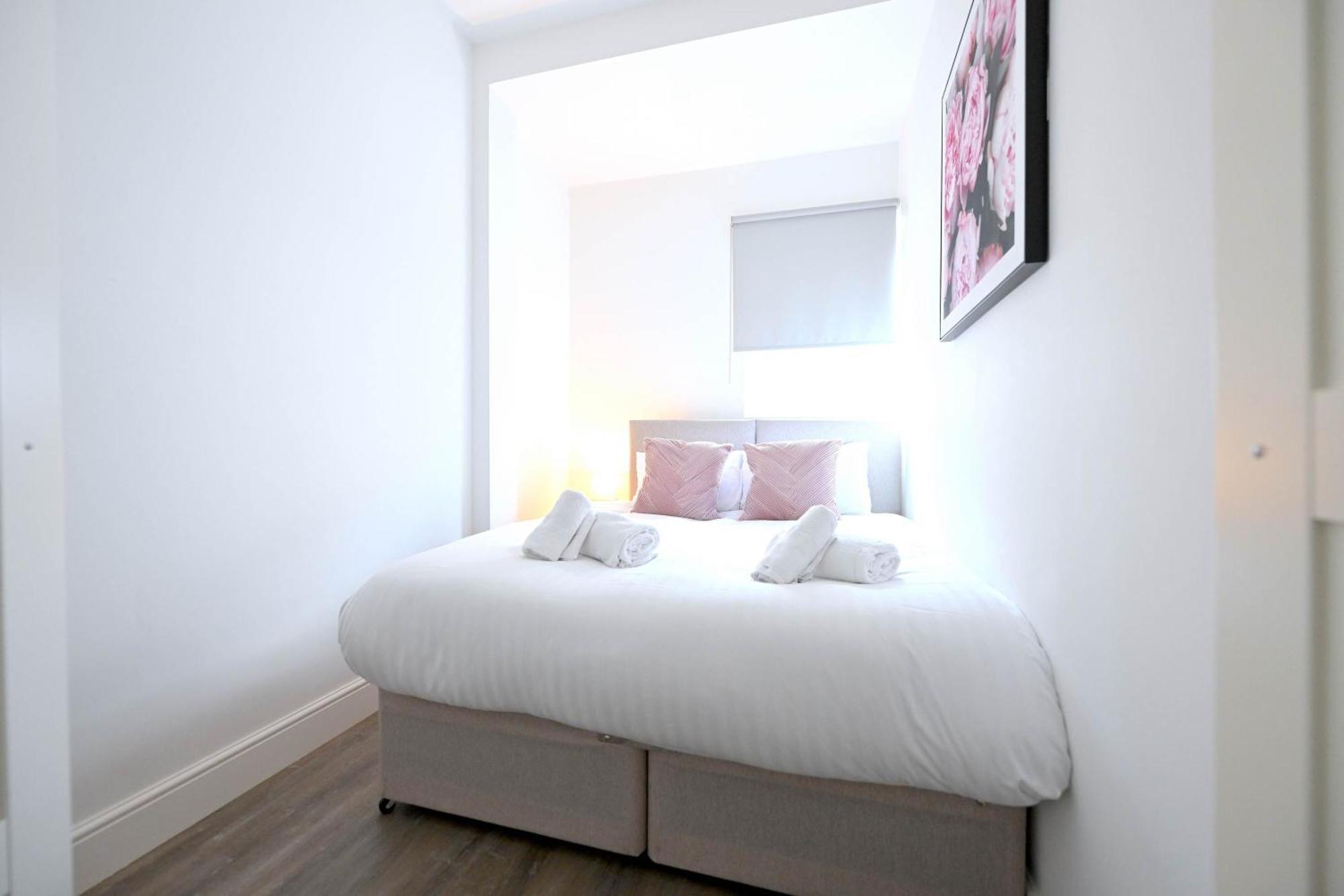 West Near Station With Parking - 360 Apartment *
