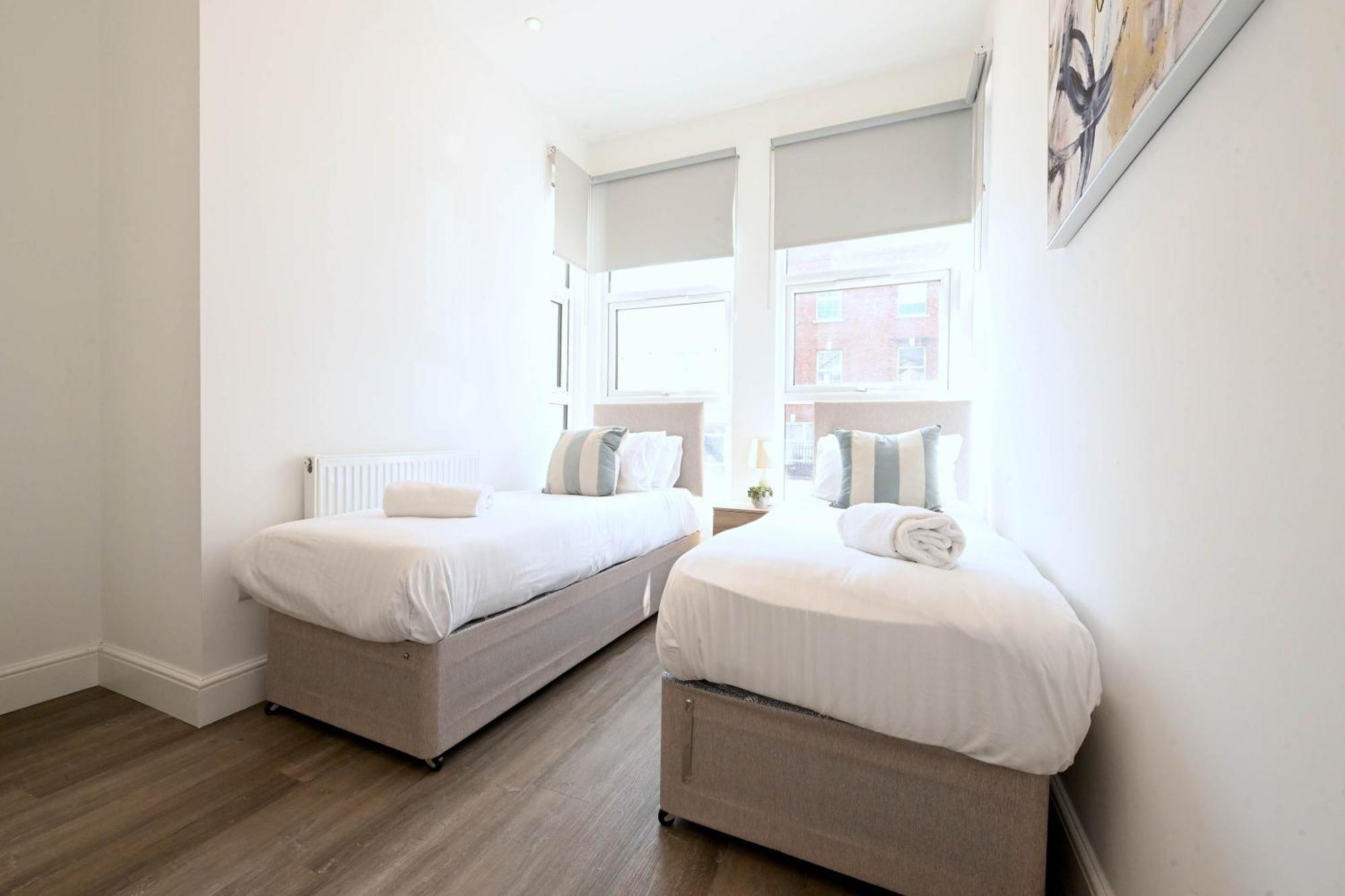 West Near Station With Parking - 360 * Hendon