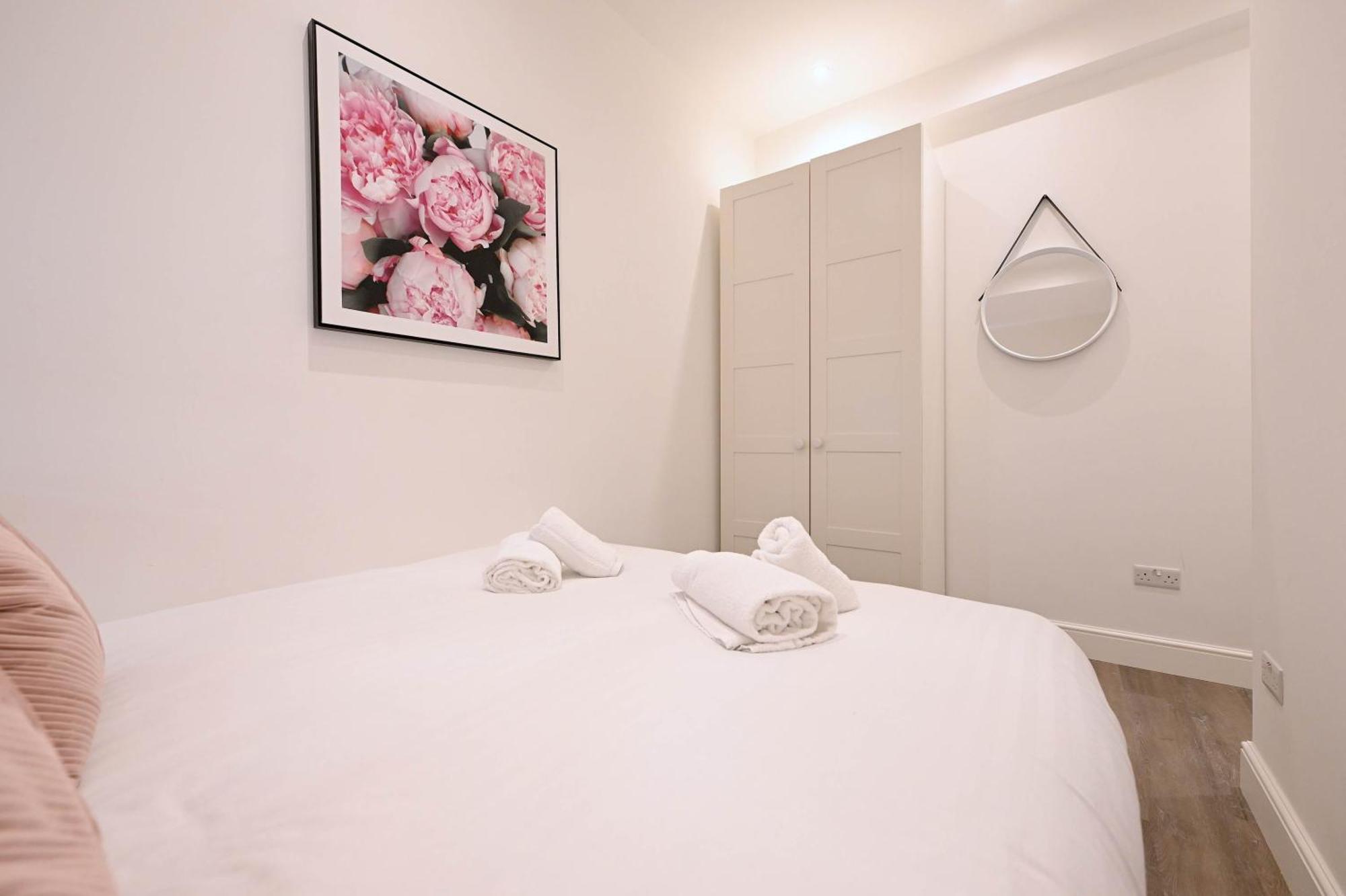 West Near Station With Parking - 360 Apartment Hendon