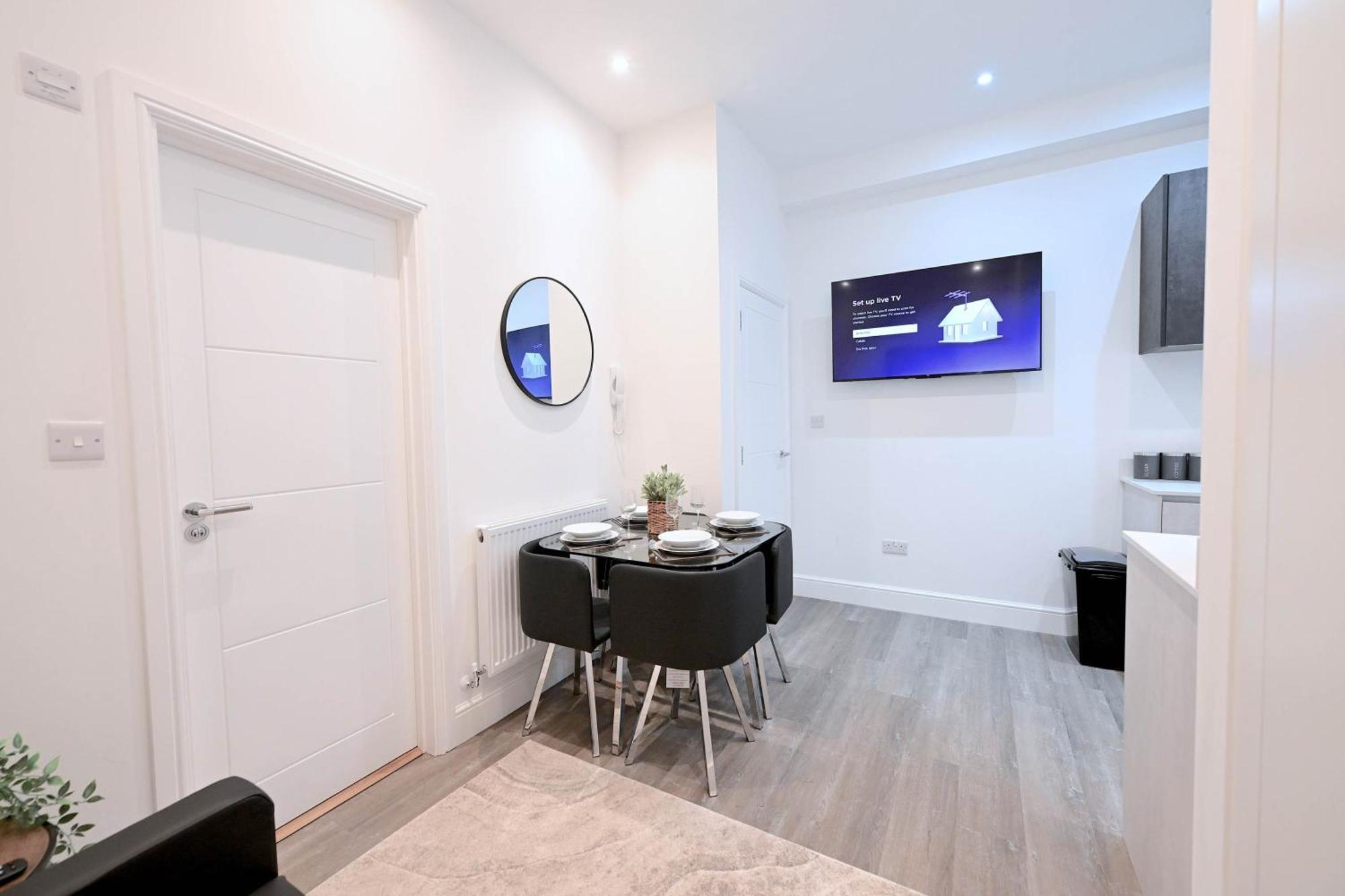 West Near Station With Parking - 360 Apartment Hendon