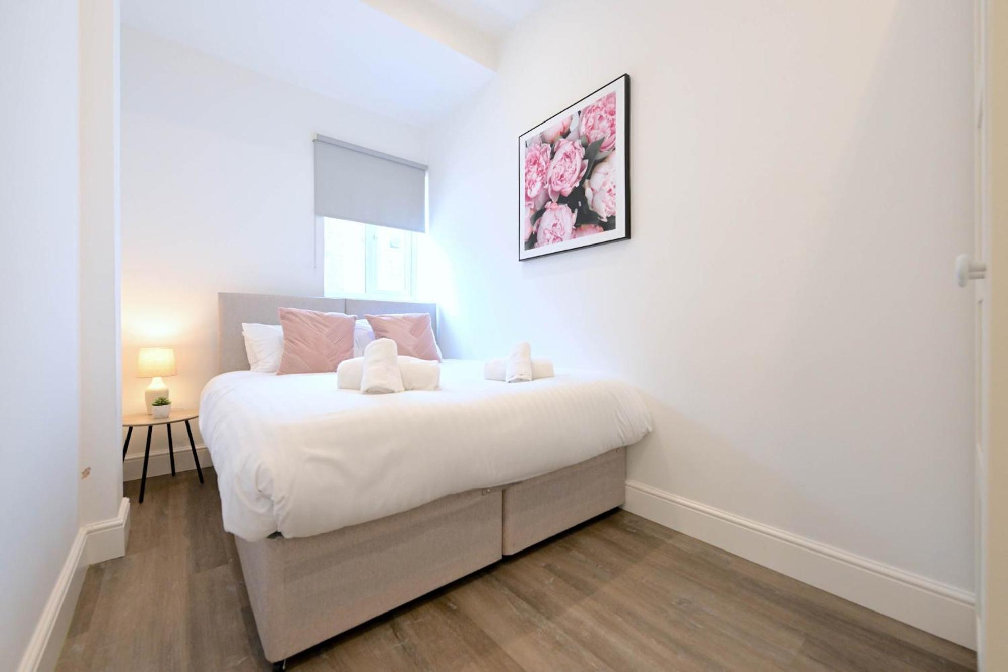 West Near Station With Parking - 360 Hendon